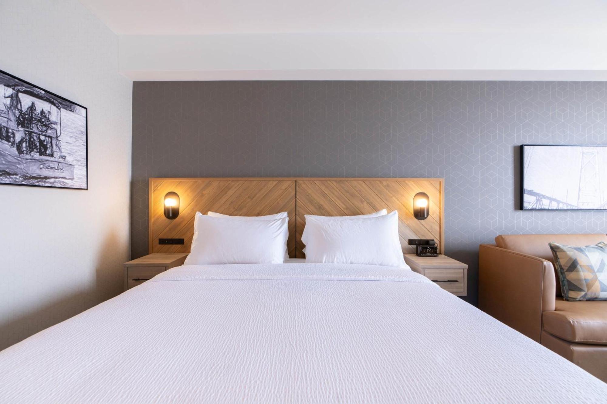 Sandman Signature Dartmouth Hotel & Suites Exterior photo