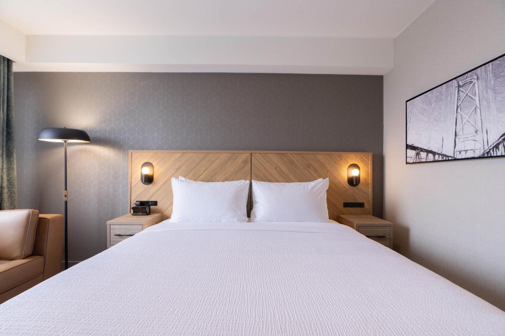 Sandman Signature Dartmouth Hotel & Suites Exterior photo