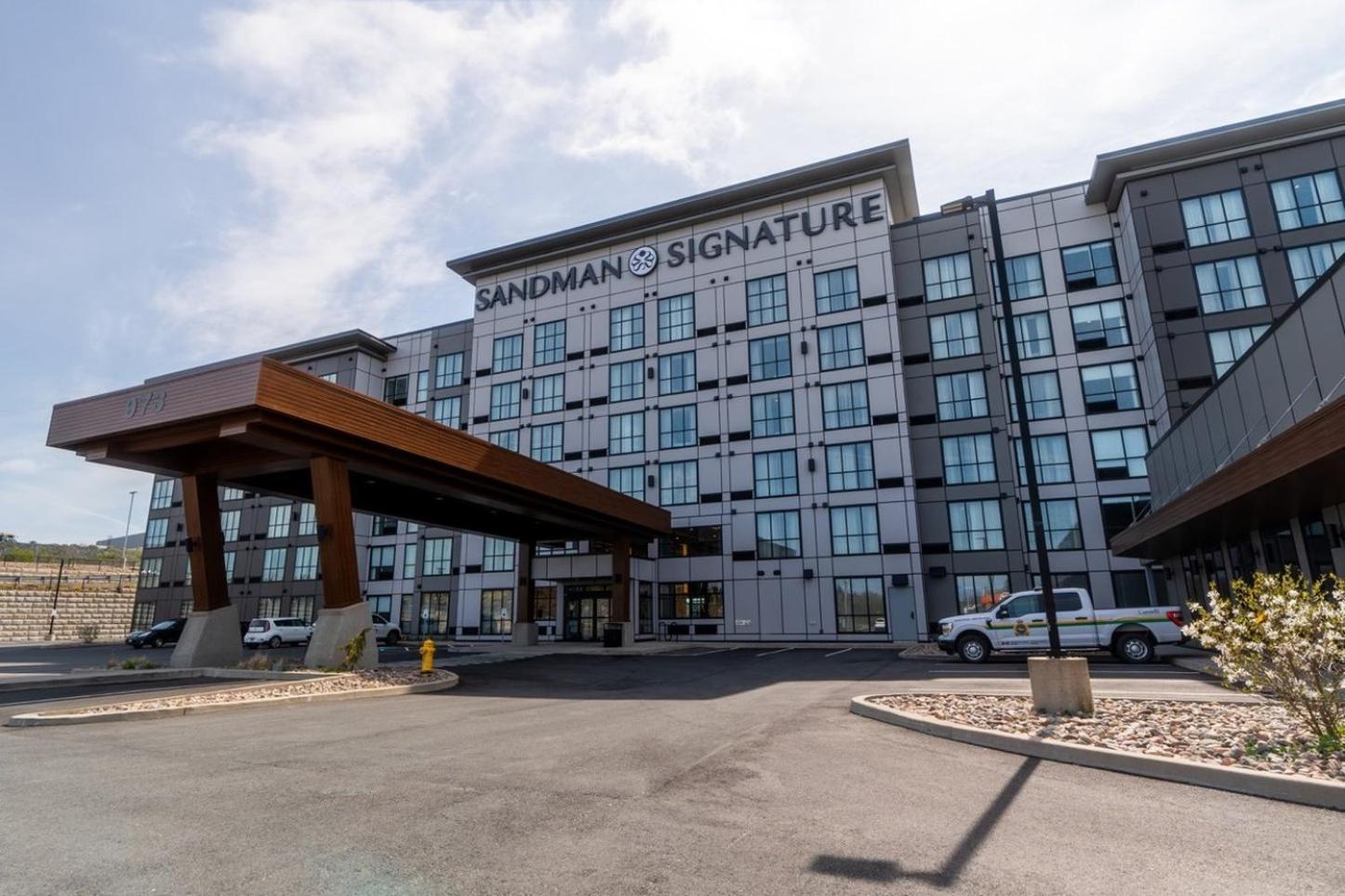 Sandman Signature Dartmouth Hotel & Suites Exterior photo